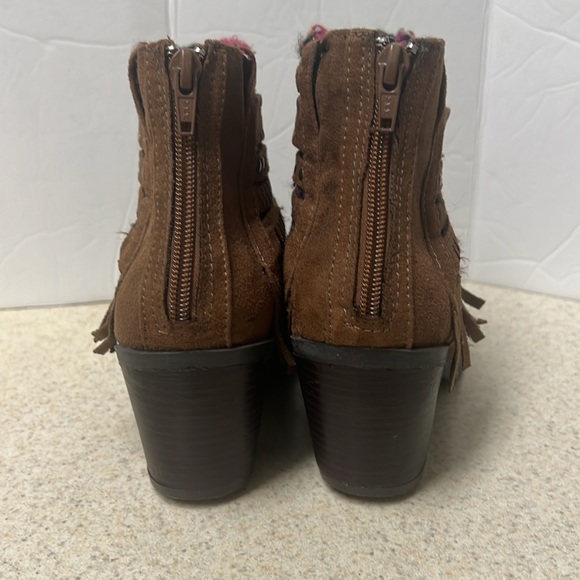Mudd, Indian Style, Round Toe, Zip Up Back Ankle booties, Cognac, Size 7M - Picture 4 of 14
